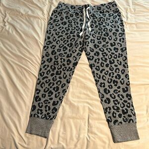 Xhilaration Joggers Size L Gray Cheetah Print